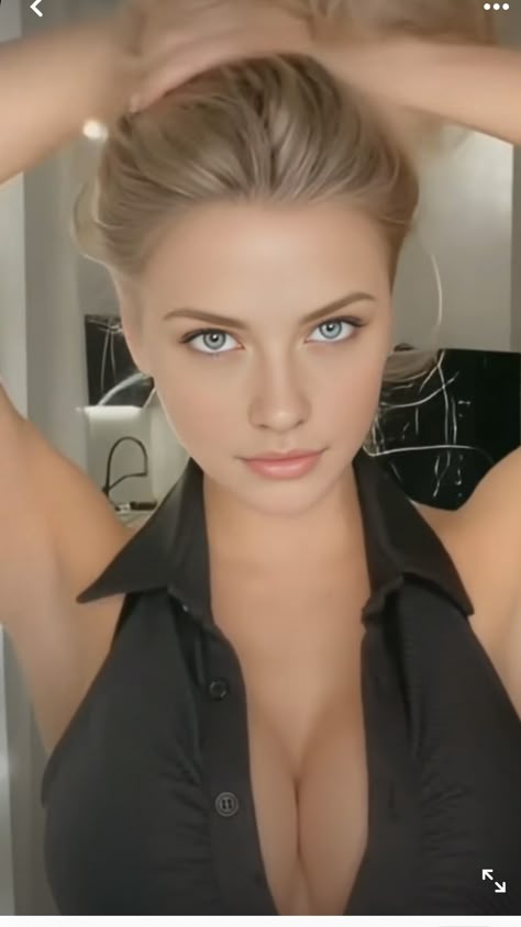 Marlène Wagner, professional cuddle buddy in Marlène Wagner